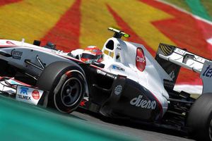 Sergio Pérez finaliza decimotercero en Brasil