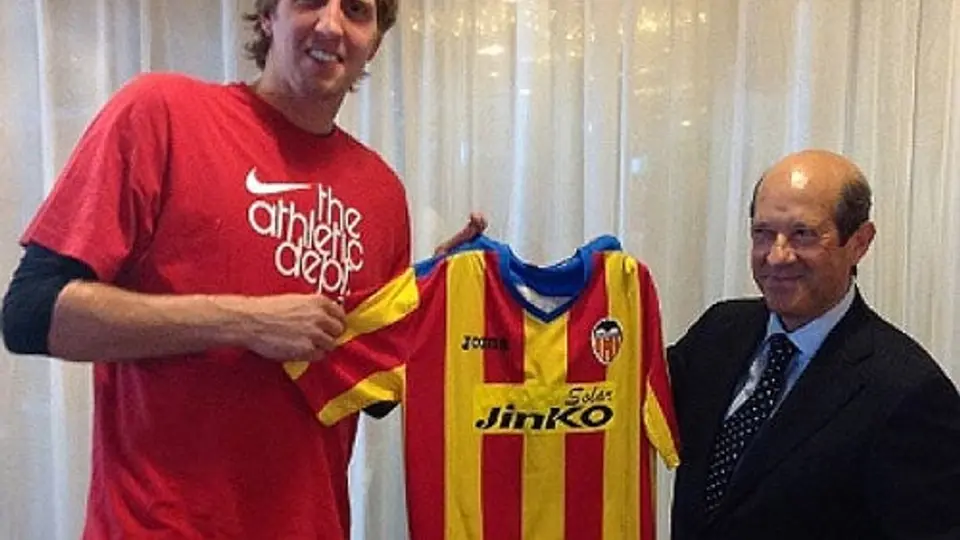 Nowitzki se viste de 'Naranjero'
