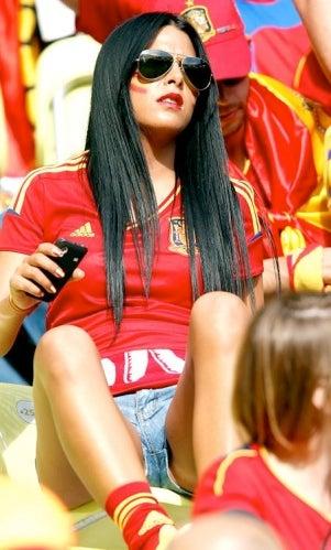 Esta española llamó la atención de la tribuna Roja