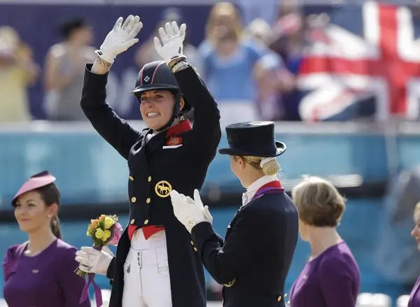Británica Dujardin campeona del adiestramiento individual