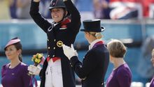 Británica Dujardin campeona del adiestramiento individual