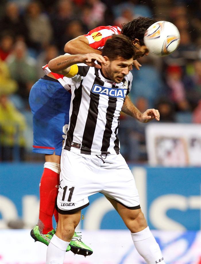 Con doblete de Adrián López, los Colchoneros retomaron la cima del Grupo I en la Europa League. FOTO: EFE