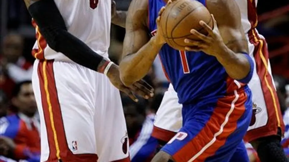 LeBron James debuta en el Heat con victoria en pretemporada
