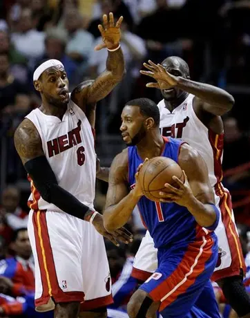 LeBron James debuta en el Heat con victoria en pretemporada