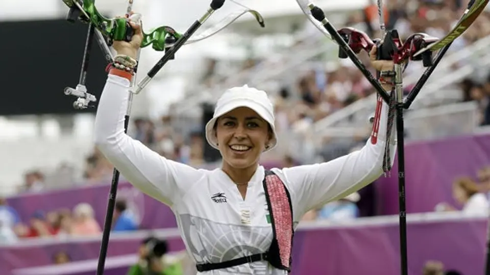 Román y Avitia aseguran medalla en Tiro con Arco