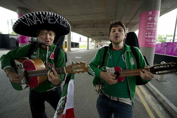 La música se hizó presente en el estadio y sus alrededores | MEXSPORT