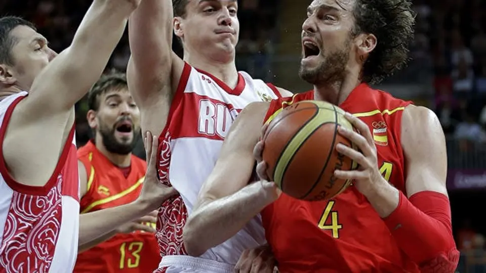 España pierde 77-74 ante Rusia y podría enfrentar a EU