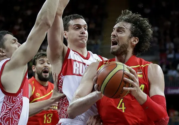 España pierde 77-74 ante Rusia y podría enfrentar a EU