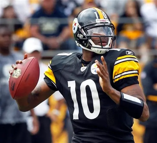 Pittsburgh manda a la lista de reservas lesionados a Dennis Dixon