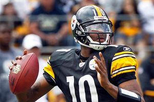 Pittsburgh manda a la lista de reservas lesionados a Dennis Dixon