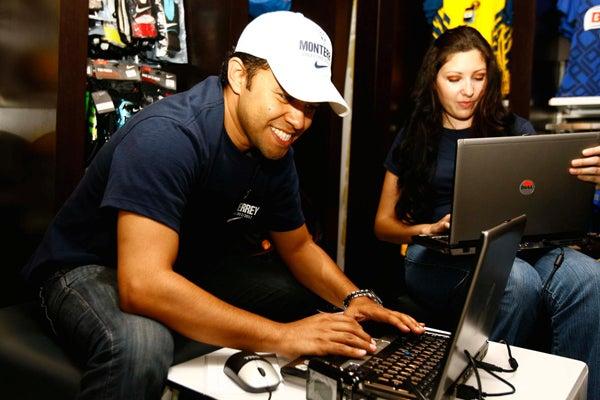 Y el personal de Nike te lo envía a tu Facebook para que puedas presumirla. FOTO: JOEL BRAVO