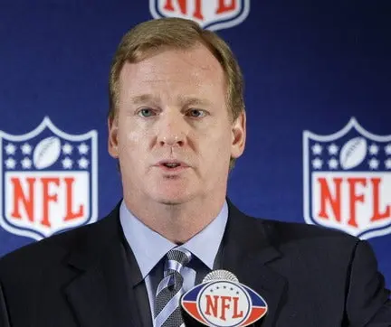 Goodell no descarta reunirse con Favre para hablar de escándalo