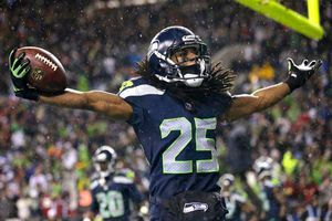 Seattle amarra postemporada con victoria contundente