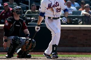 Mets ganan primera serie en casa desde julio