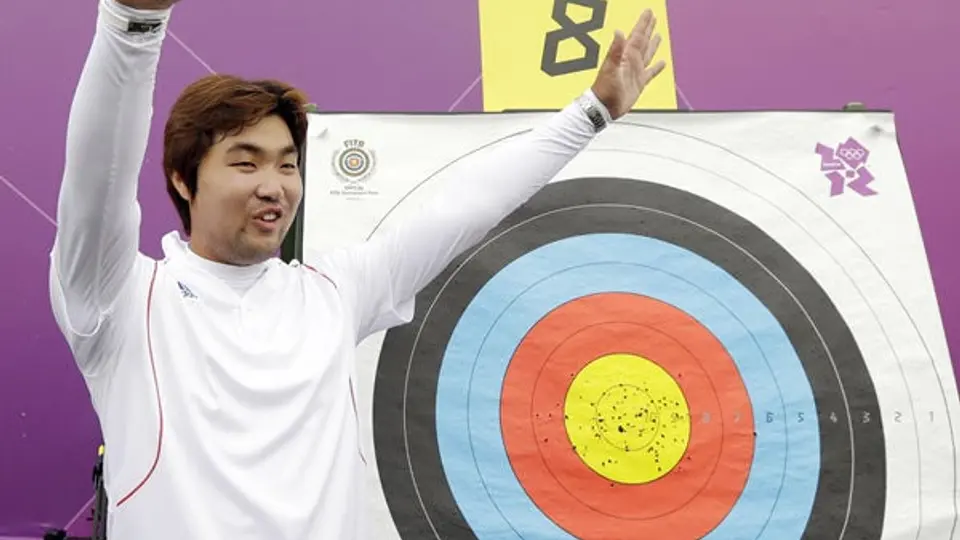Coreano casi ciego bate récord mundial de arquería