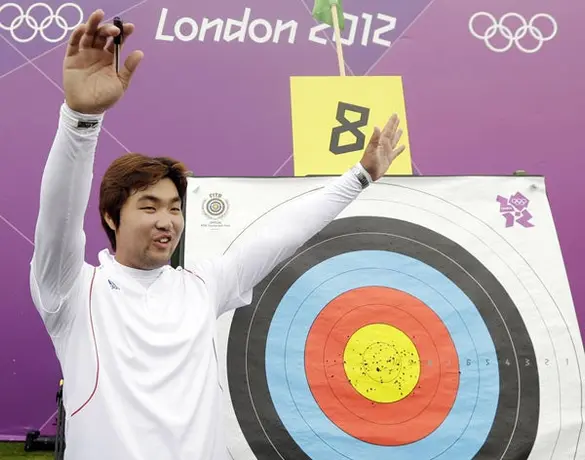 Coreano casi ciego bate récord mundial de arquería