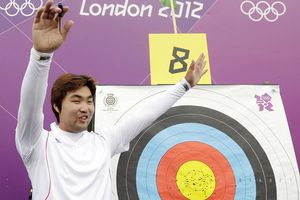 Coreano casi ciego bate récord mundial de arquería