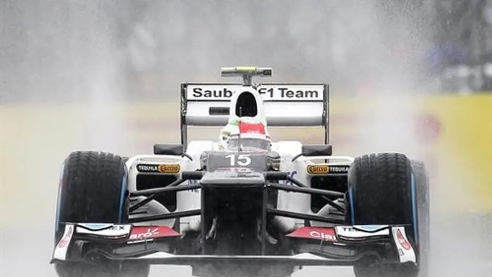 "Nos equivocamos con las llantas": Checo'