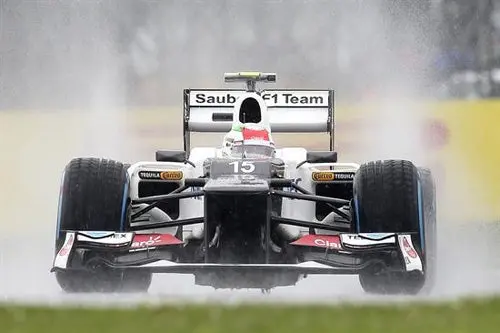 "Nos equivocamos con las llantas": Checo'