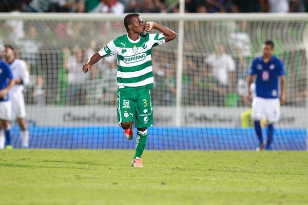Darwin Quintero celebra el tanto del empate en el partido de Santos contra Cruz Azul. | DANIEL GÁMEZ