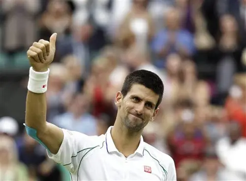 Djokoivc derrota a Stepanek para avanzar a cuarta ronda