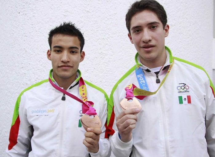 Andrés López y Lino Muñoz obtuvieron bronce en dobles varonil de bádminton. FOTO: MEXSPORT