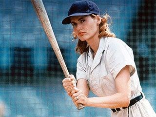 Geena Davis interpreta a una beisbolista en 'A League of their own'|ESPECIAL