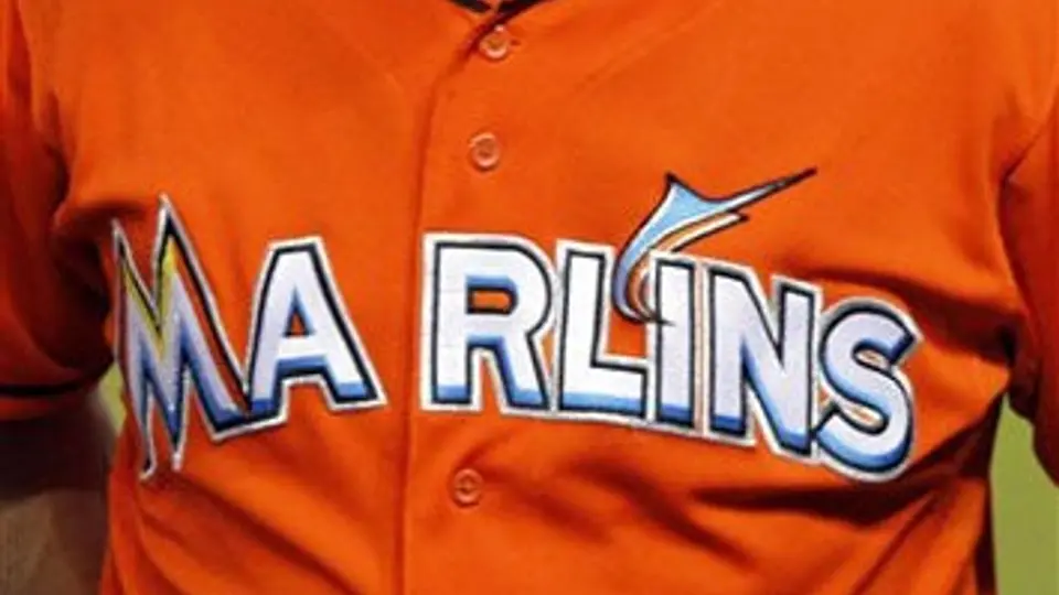 Marlines cesan a Ozzie Guillén