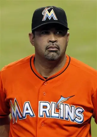 Marlines cesan a Ozzie Guillén