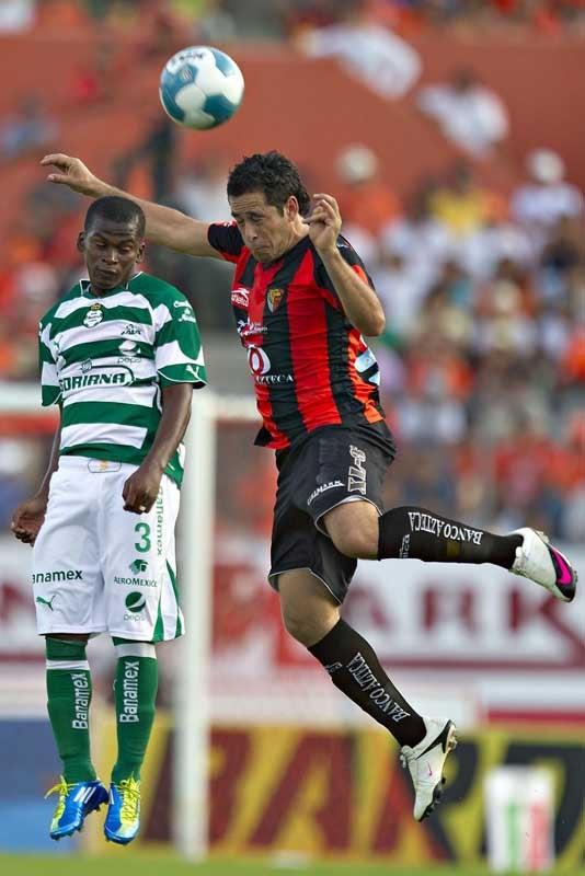 Ante la desventaja, Jaguares recompone el partido en casa. FOTO: MEXSPORT
