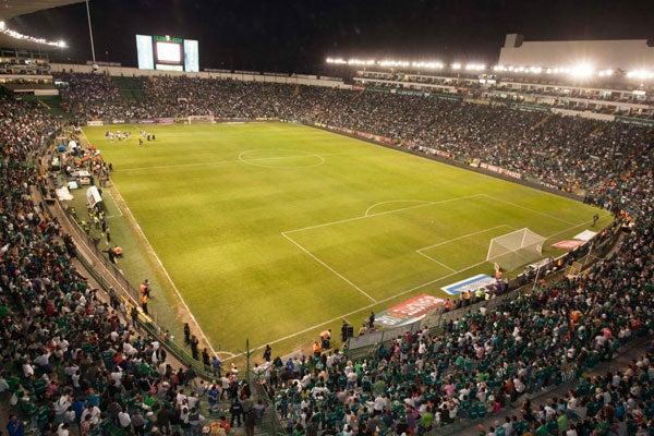 El Estadio Nou Camp completamente lleno para ver al León. | DANIEL GÁMEZ