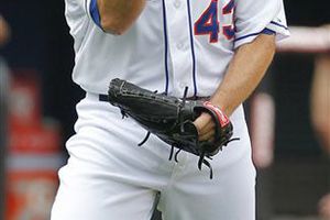 Dickey llega a 16 victorias con Mets