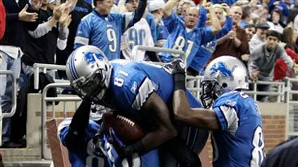 Detroit entró a playoffs tras vencer 38-10 a Cargadores