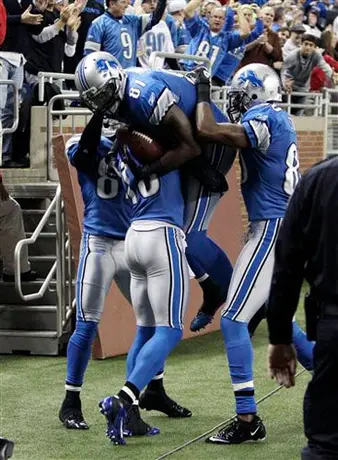 Detroit entró a playoffs tras vencer 38-10 a Cargadores