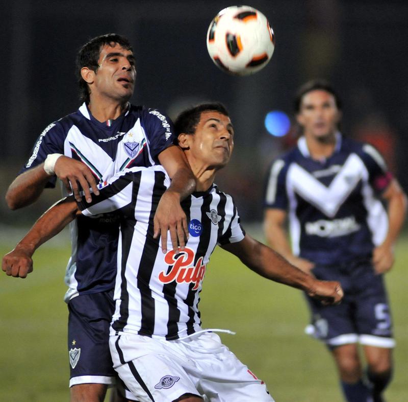 Vélez pasa a Semifinales de la Copa Santander Libertadores, tras derrotar 2-4 al Libertad. FOTO: EFE
