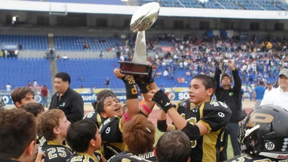 Pumas superan en ambas Finales a las Águilas