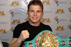 Demanda contra 'Canelo' sigue en la corte de Miami