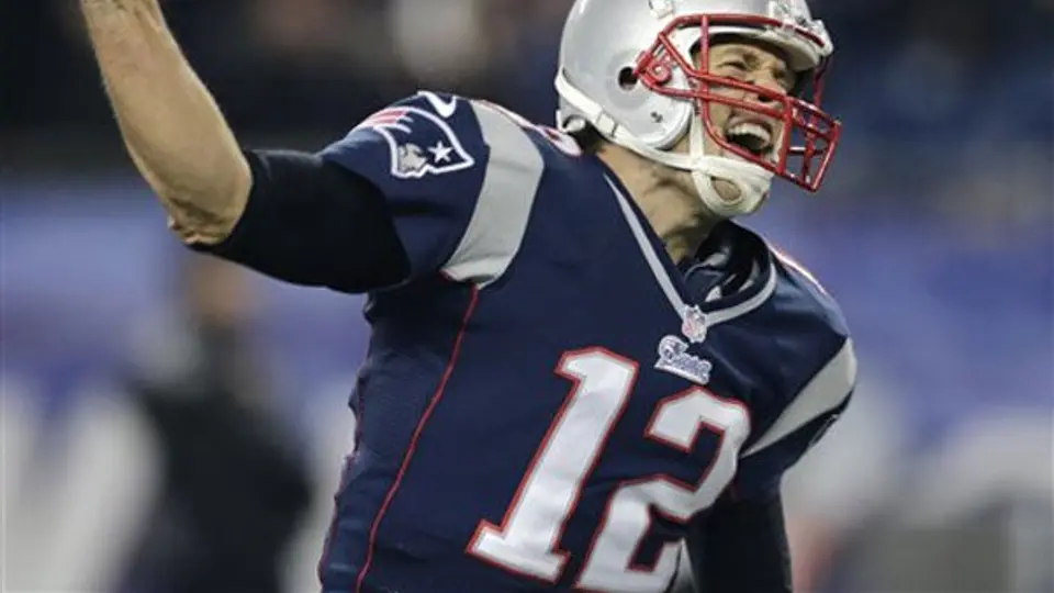Brady aplasta a Luck e Indianápolis