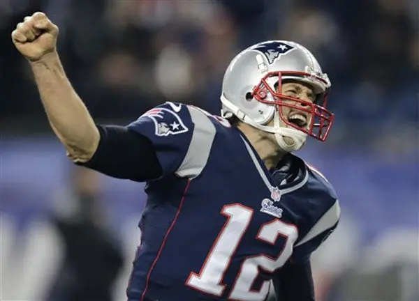 Brady aplasta a Luck e Indianápolis