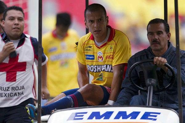Lozano salió lesionado en el primer tiempo. FOTO: MEXSPORT