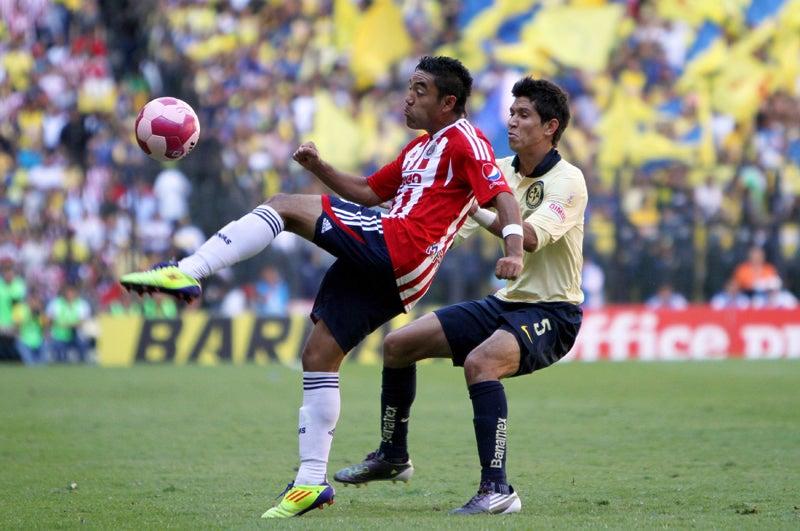 Chivas no dio la oportunidad al América de tomar el control del encuentro. FOTO: MEXSPORT