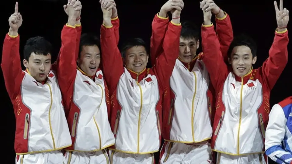 China se lleva el Oro en gimnasia por equipos