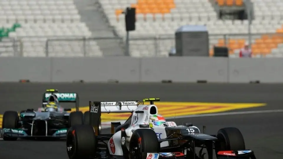 Checo saldrá octavo en India, Vettel consigue la 'pole'