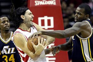 Rockets dan de baja a Luis Scola