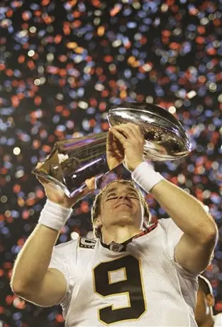 Drew Brees se queda en los Santos