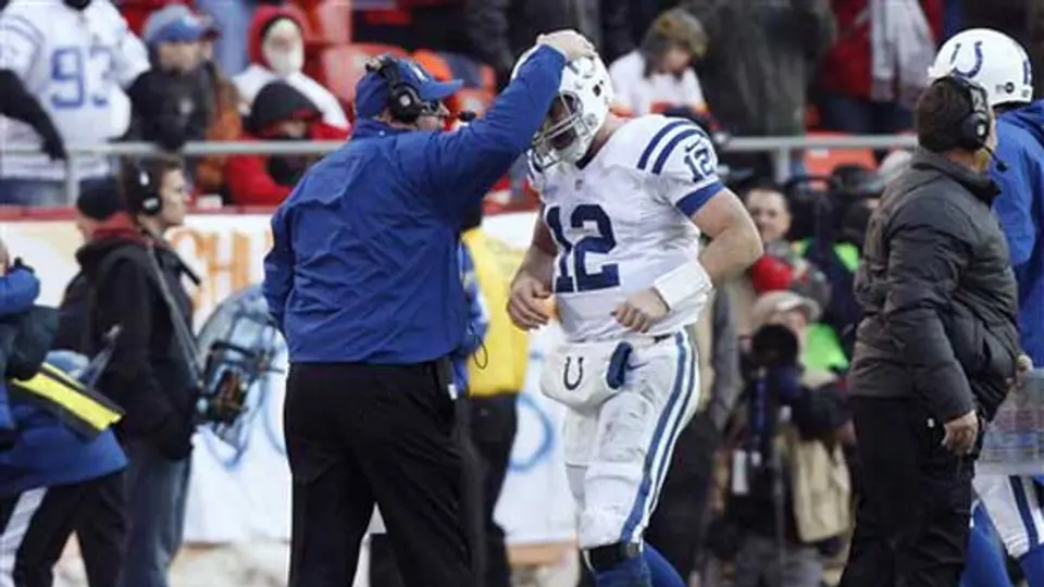 Luck rompe récord y vence a Kansas CIty