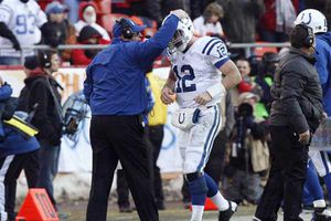 Luck rompe récord y vence a Kansas CIty