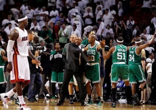 Celtics se pone a un juego del titulo de la Conferencia Este