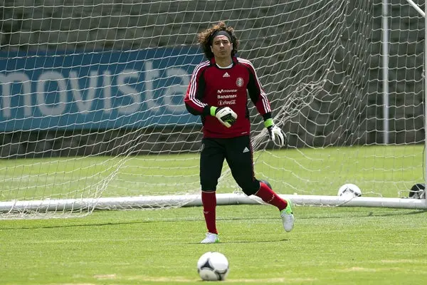 Guillermo Ochoa esperando ser titular ante Guyana l MEXSPORT