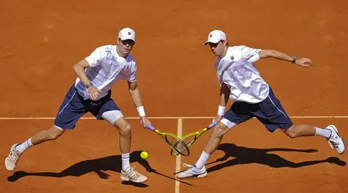 Estados Unidos derrota en dobles a España